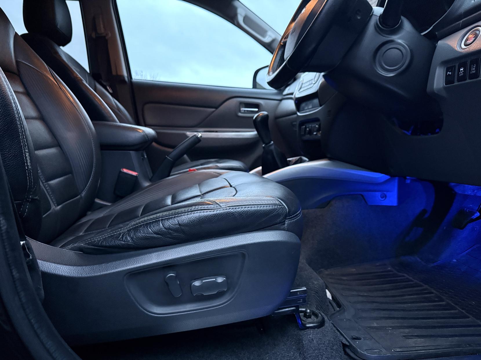 Mitsubishi L200 2.4 DI-D DC Barbarian Pickup Double Cab 4dr Diesel Manual 4WD Euro 6 (178 ps)