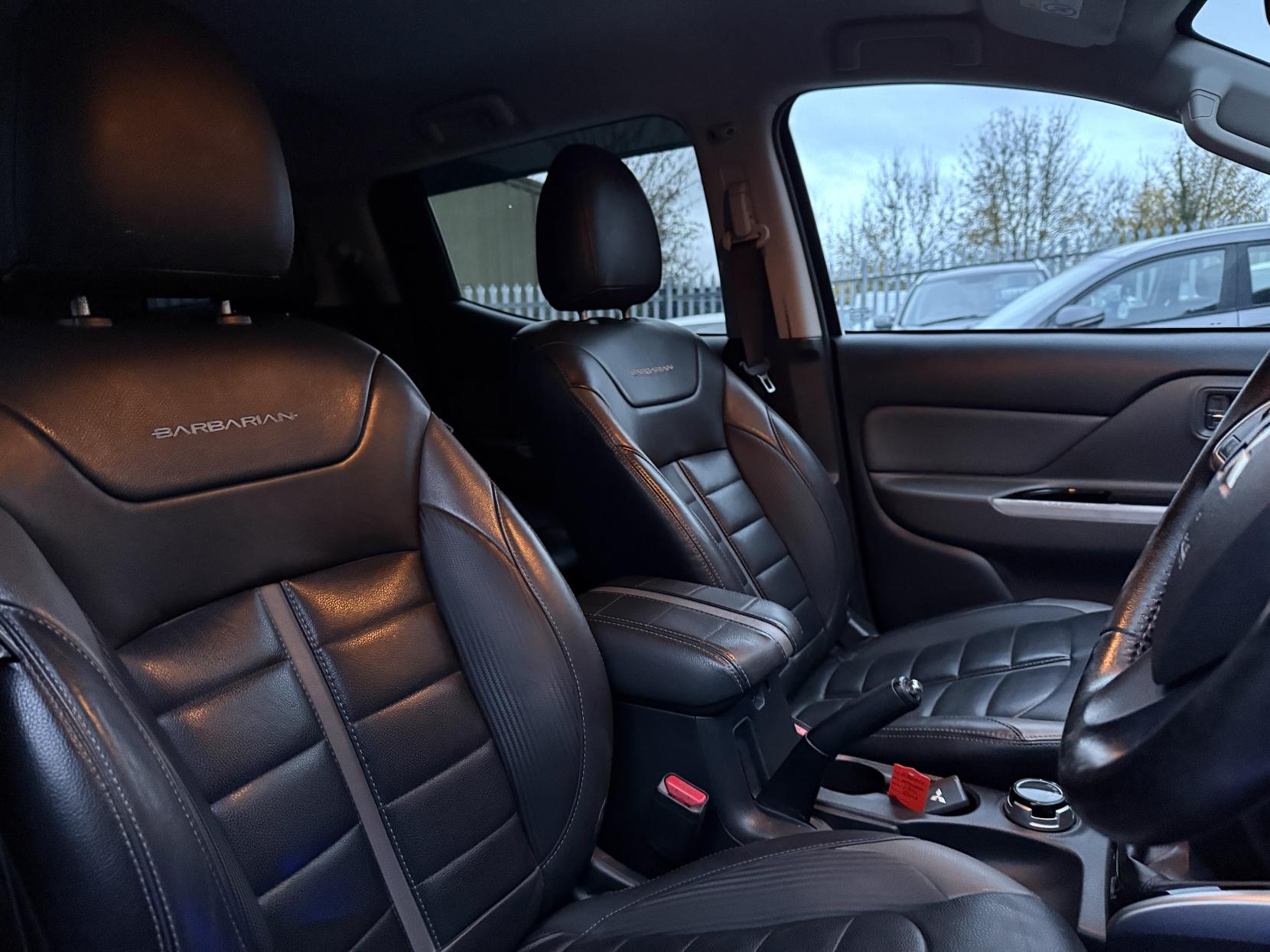 Mitsubishi L200 2.4 DI-D DC Barbarian Pickup Double Cab 4dr Diesel Manual 4WD Euro 6 (178 ps)