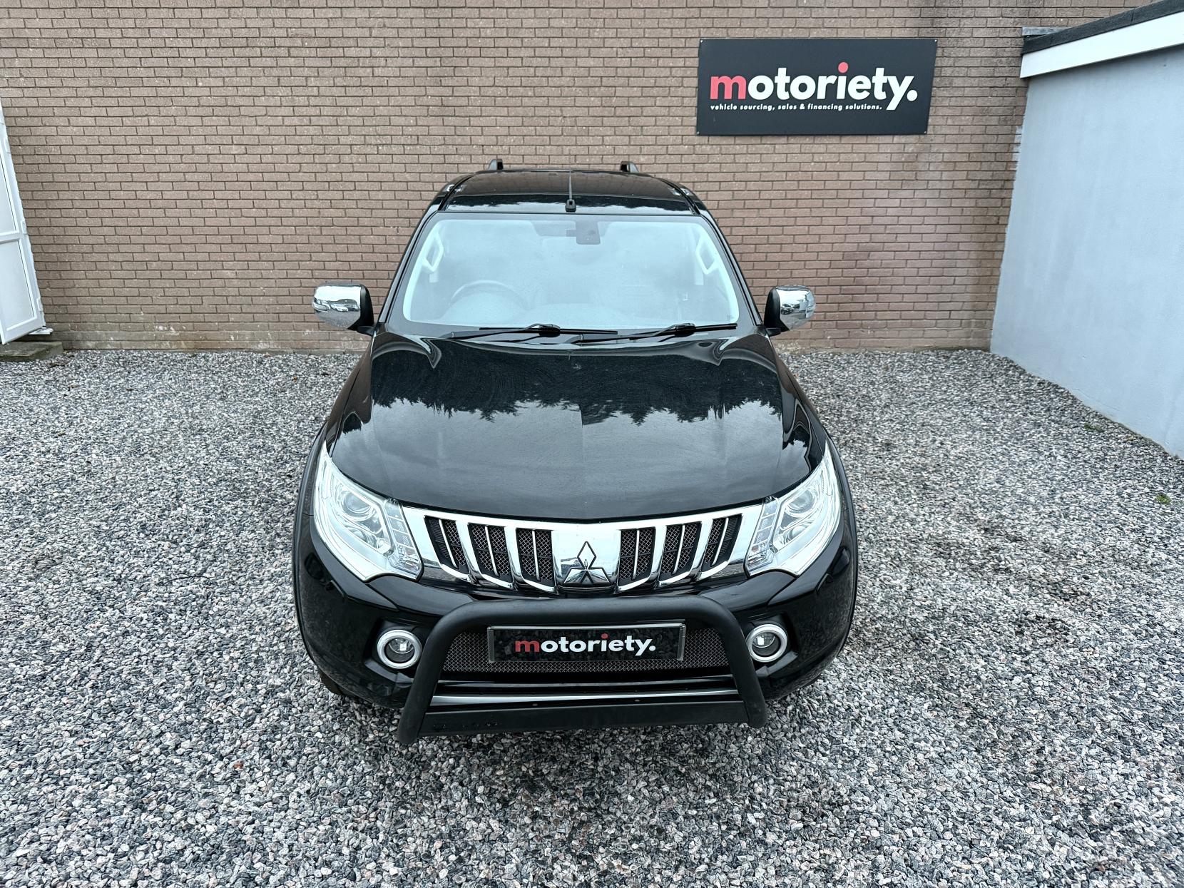 Mitsubishi L200 2.4 DI-D DC Barbarian Pickup Double Cab 4dr Diesel Manual 4WD Euro 6 (178 ps)