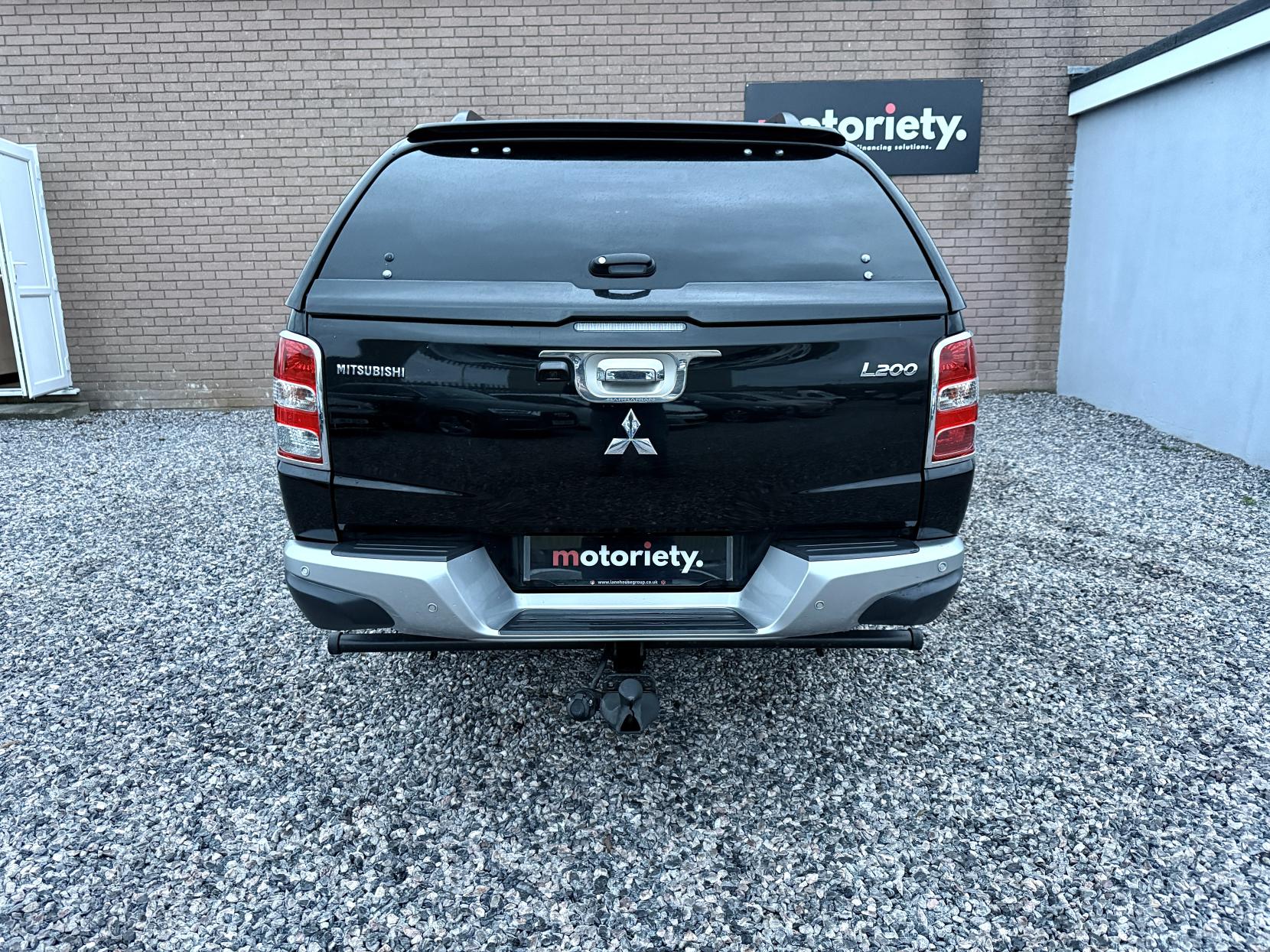 Mitsubishi L200 2.4 DI-D DC Barbarian Pickup Double Cab 4dr Diesel Manual 4WD Euro 6 (178 ps)