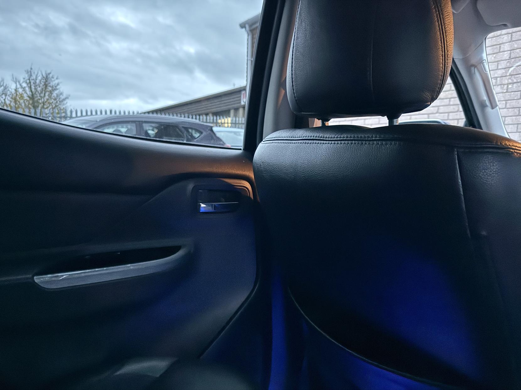 Mitsubishi L200 2.4 DI-D DC Barbarian Pickup Double Cab 4dr Diesel Manual 4WD Euro 6 (178 ps)