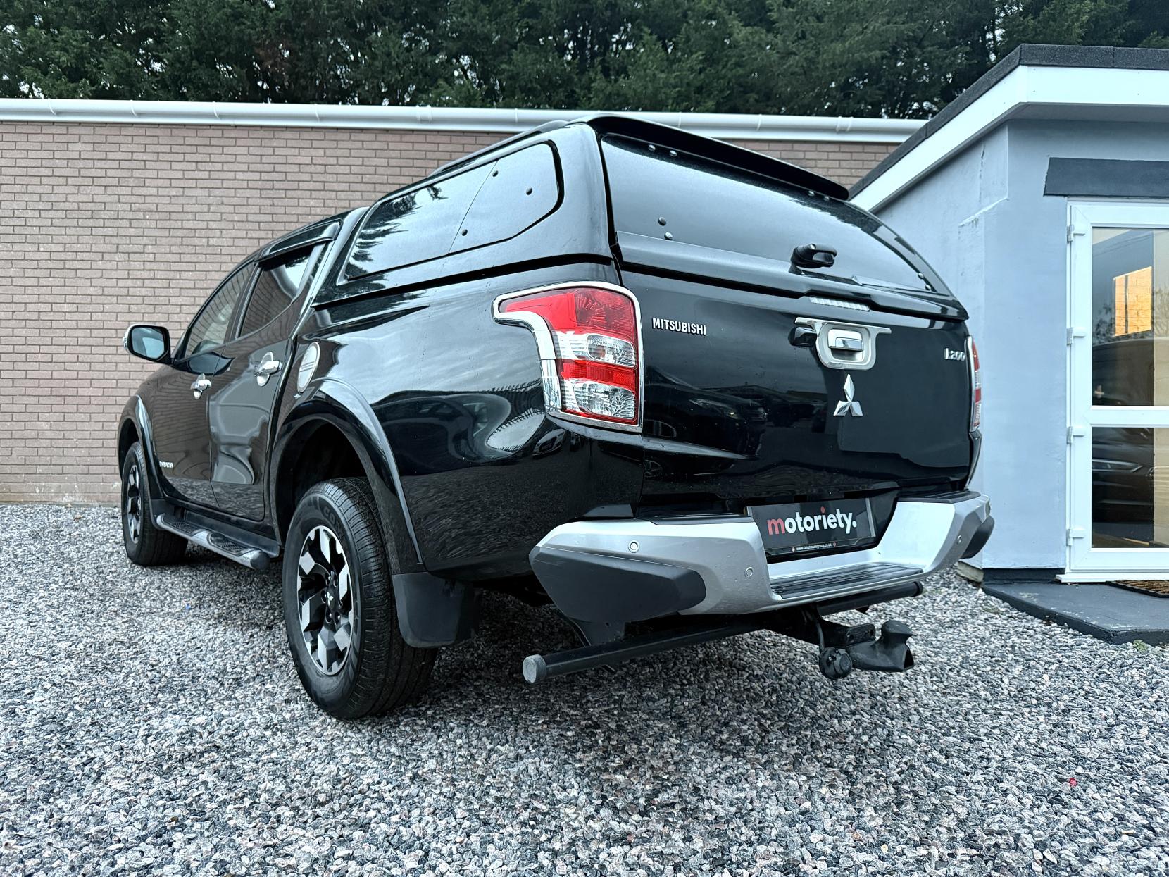 Mitsubishi L200 2.4 DI-D DC Barbarian Pickup Double Cab 4dr Diesel Manual 4WD Euro 6 (178 ps)