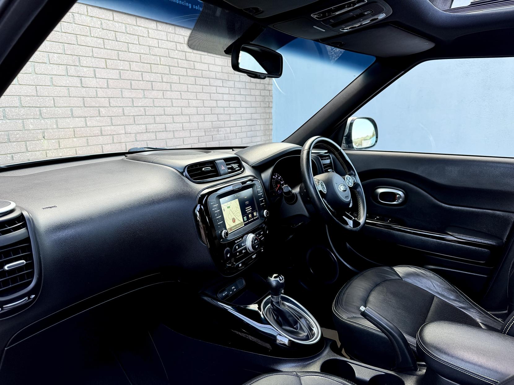 Kia Soul 1.6 CRDi Maxx SUV 5dr Diesel Auto Euro 5 (126 bhp)