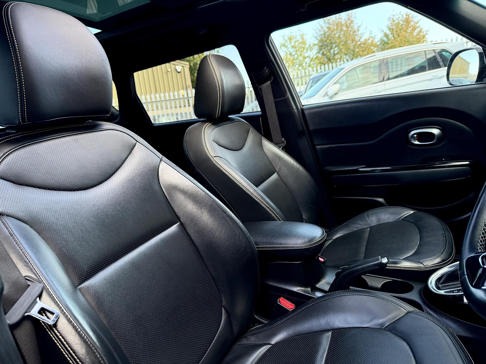 Kia Soul 1.6 CRDi Maxx SUV 5dr Diesel Auto Euro 5 (126 bhp)