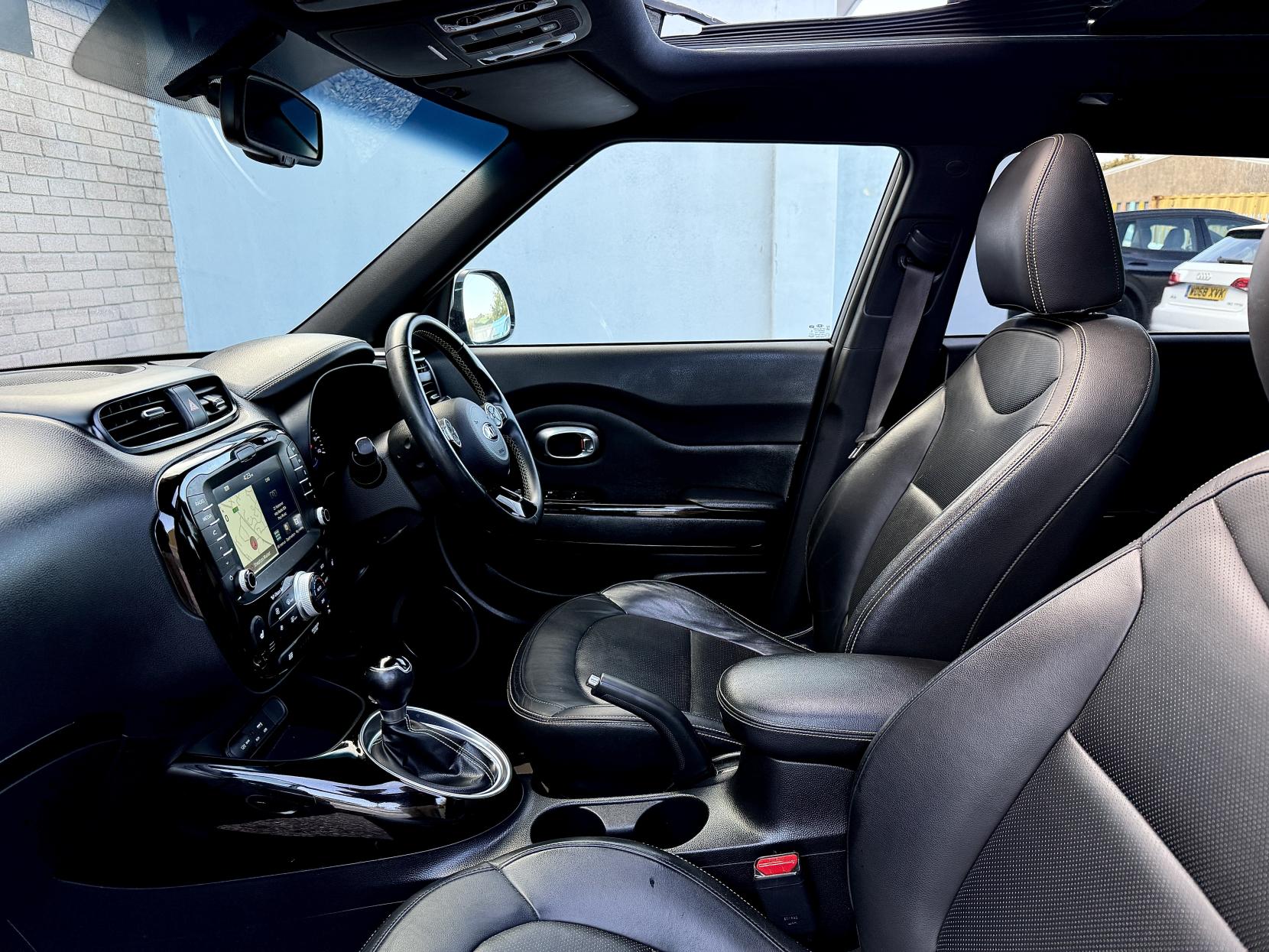 Kia Soul 1.6 CRDi Maxx SUV 5dr Diesel Auto Euro 5 (126 bhp)