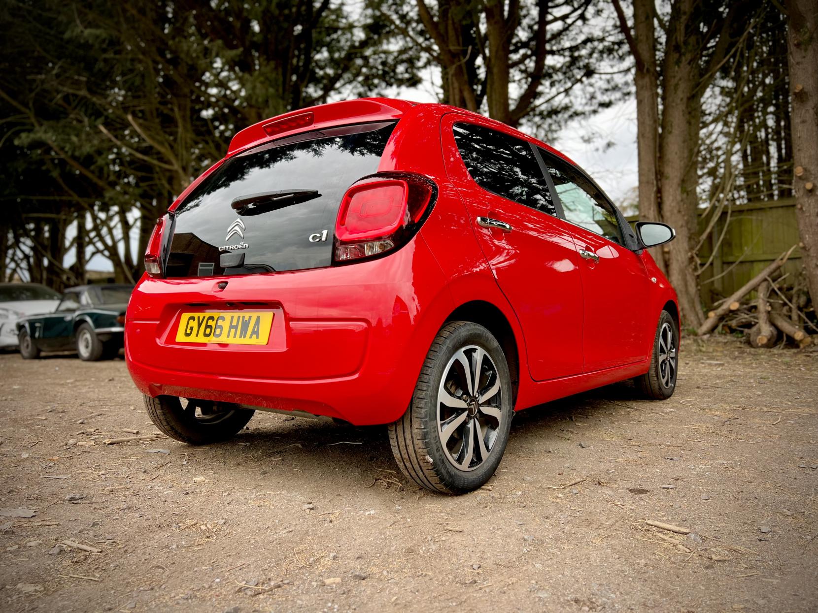Citroen C1 1.2 PureTech Flair Hatchback 5dr Petrol Manual Euro 6 (82 ps)