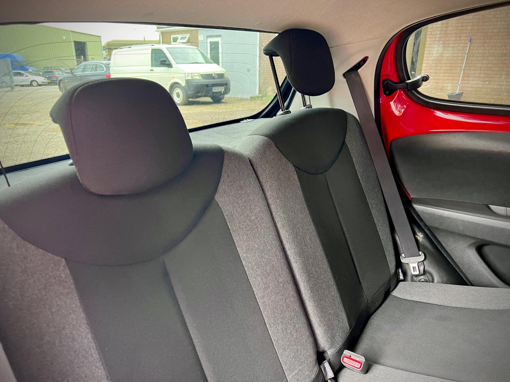 Citroen C1 1.2 PureTech Flair Hatchback 5dr Petrol Manual Euro 6 (82 ps)