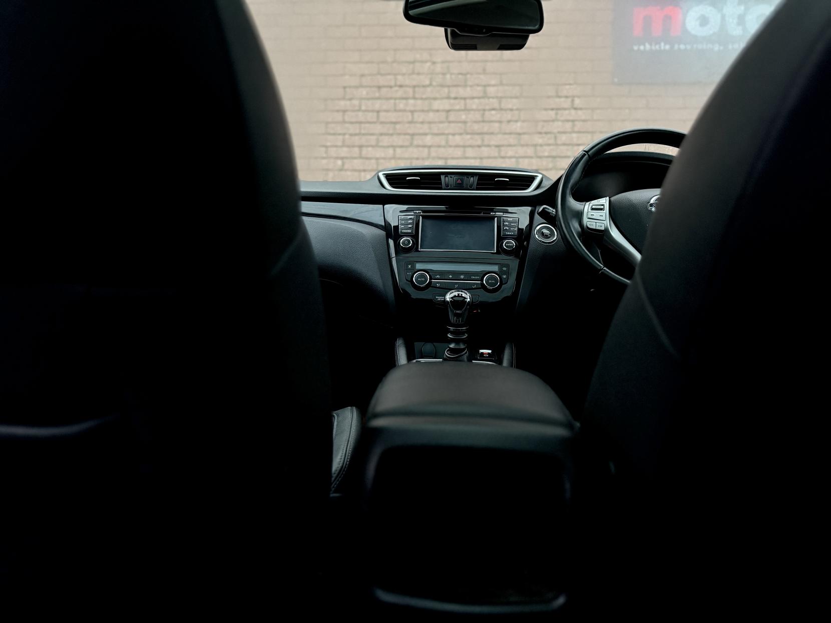 Nissan Qashqai 1.2 DIG-T Tekna SUV 5dr Petrol Manual 2WD Euro 5 (s/s) (115 ps)