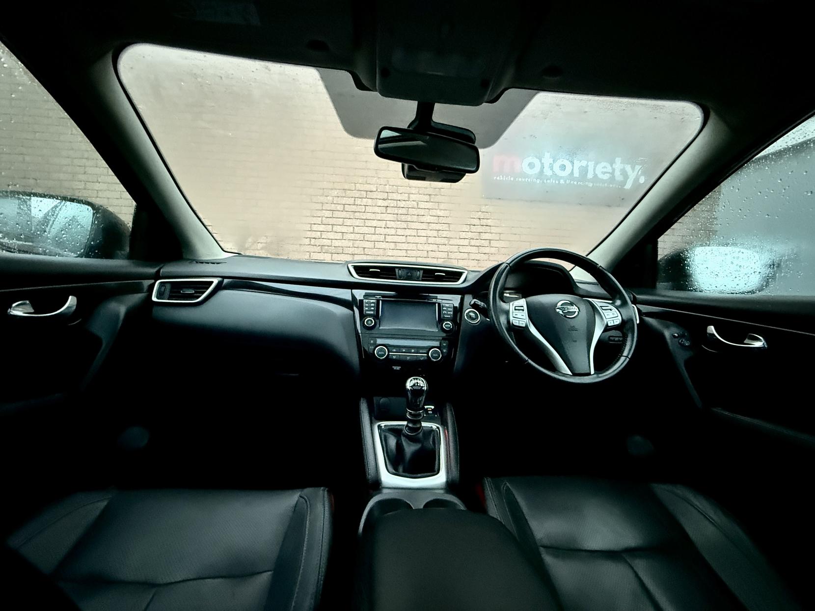 Nissan Qashqai 1.2 DIG-T Tekna SUV 5dr Petrol Manual 2WD Euro 5 (s/s) (115 ps)