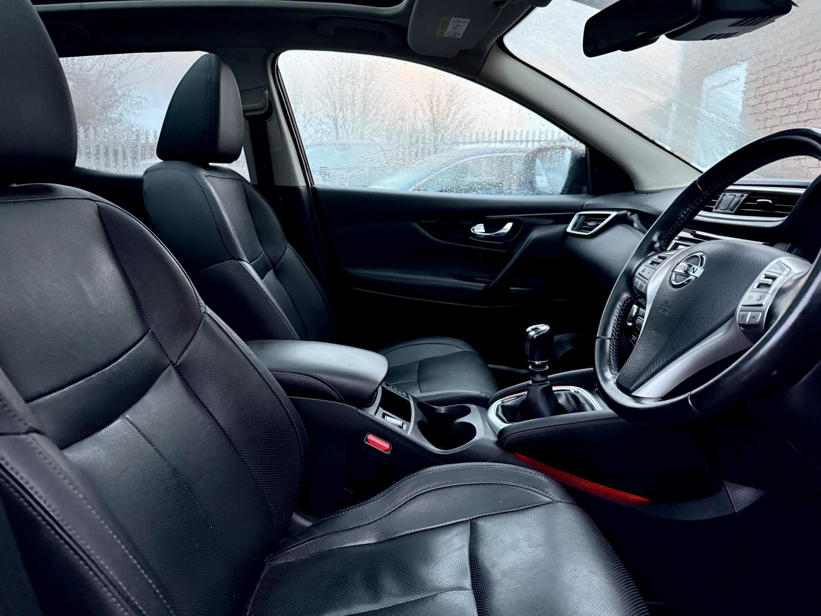 Nissan Qashqai 1.2 DIG-T Tekna SUV 5dr Petrol Manual 2WD Euro 5 (s/s) (115 ps)