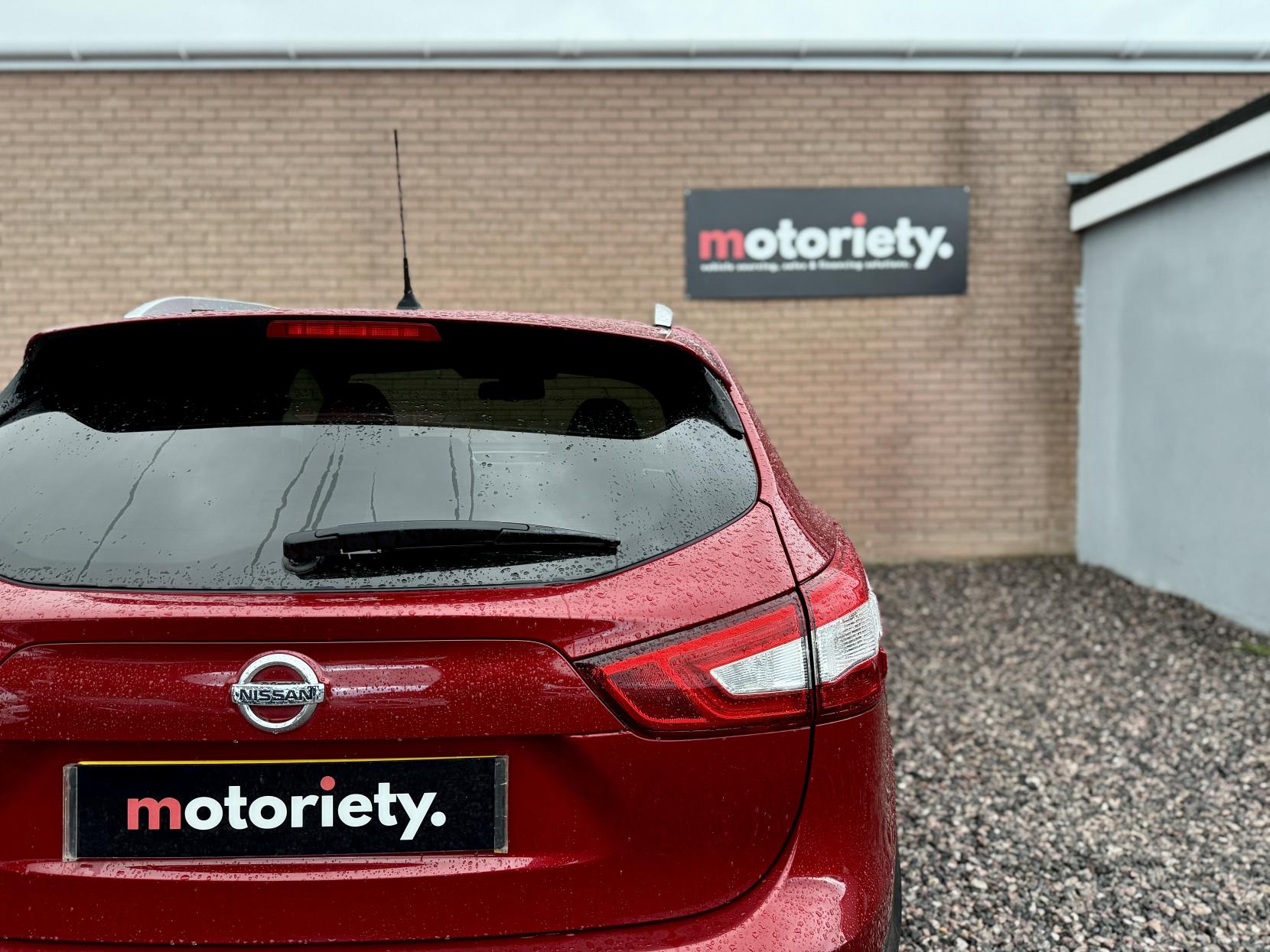 Nissan Qashqai 1.2 DIG-T Tekna SUV 5dr Petrol Manual 2WD Euro 5 (s/s) (115 ps)