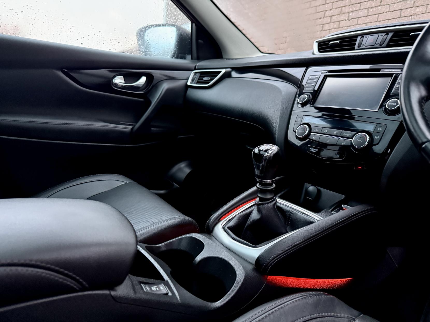 Nissan Qashqai 1.2 DIG-T Tekna SUV 5dr Petrol Manual 2WD Euro 5 (s/s) (115 ps)