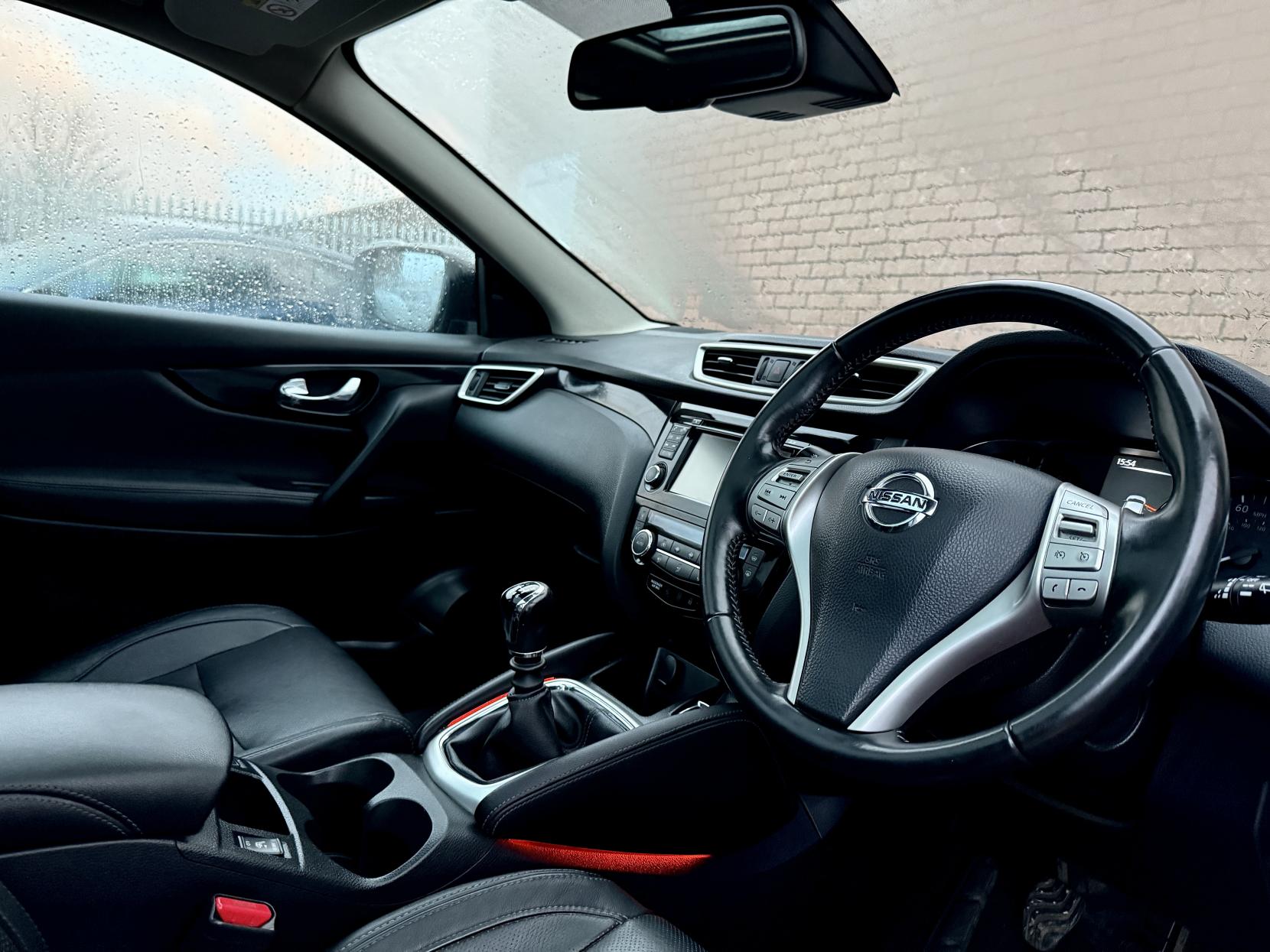 Nissan Qashqai 1.2 DIG-T Tekna SUV 5dr Petrol Manual 2WD Euro 5 (s/s) (115 ps)