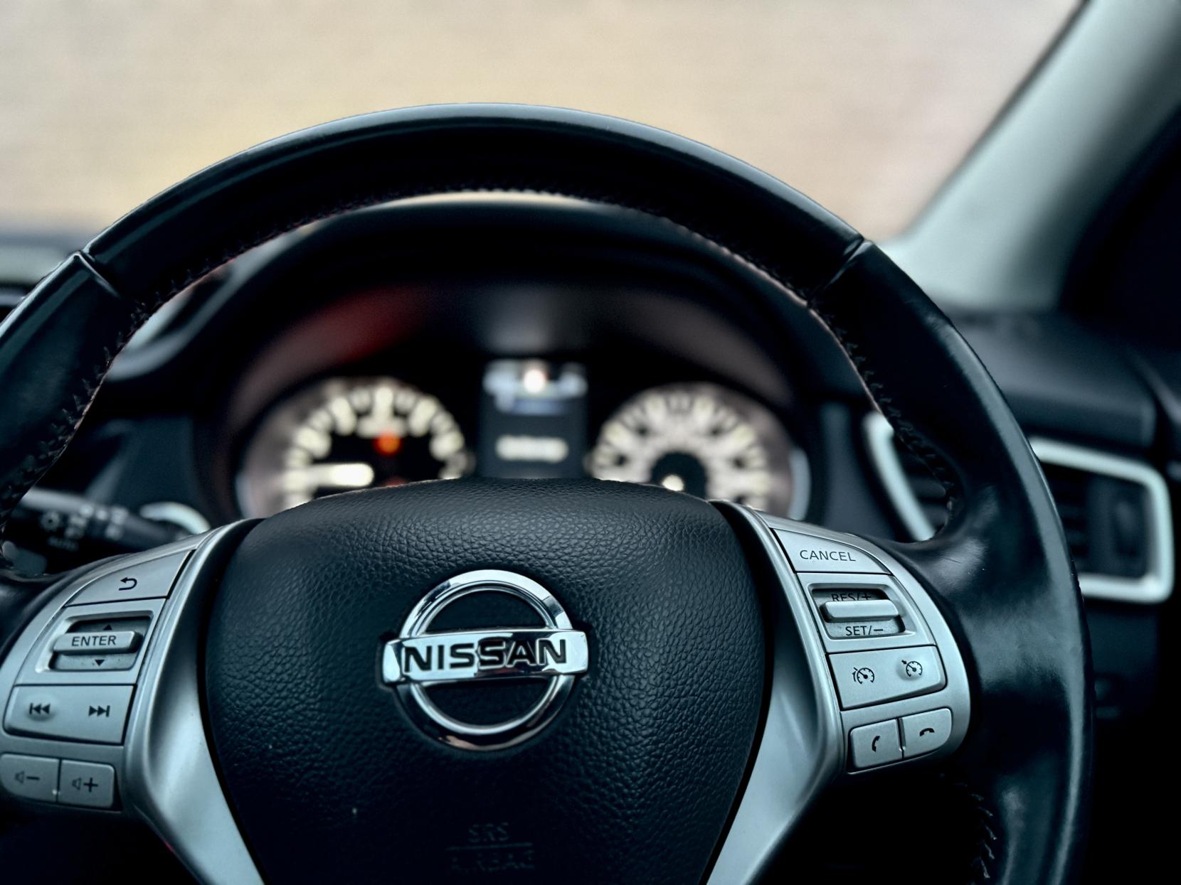 Nissan Qashqai 1.2 DIG-T Tekna SUV 5dr Petrol Manual 2WD Euro 5 (s/s) (115 ps)