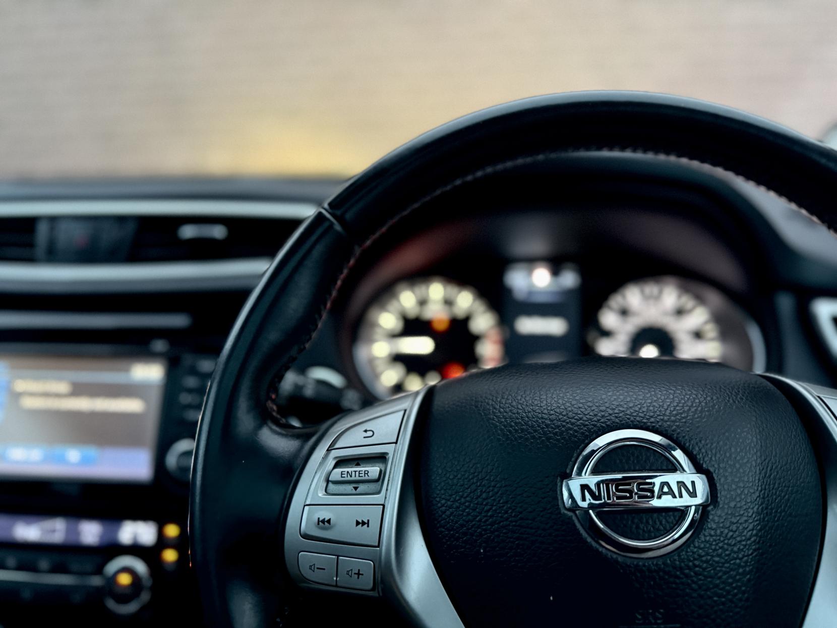 Nissan Qashqai 1.2 DIG-T Tekna SUV 5dr Petrol Manual 2WD Euro 5 (s/s) (115 ps)