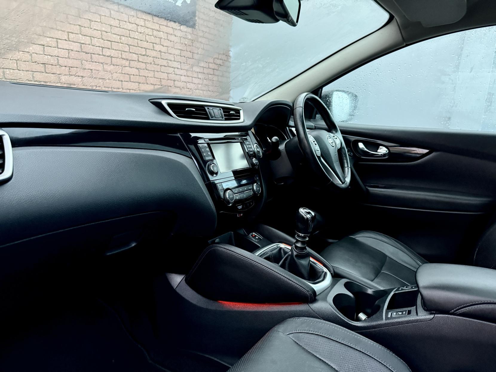 Nissan Qashqai 1.2 DIG-T Tekna SUV 5dr Petrol Manual 2WD Euro 5 (s/s) (115 ps)