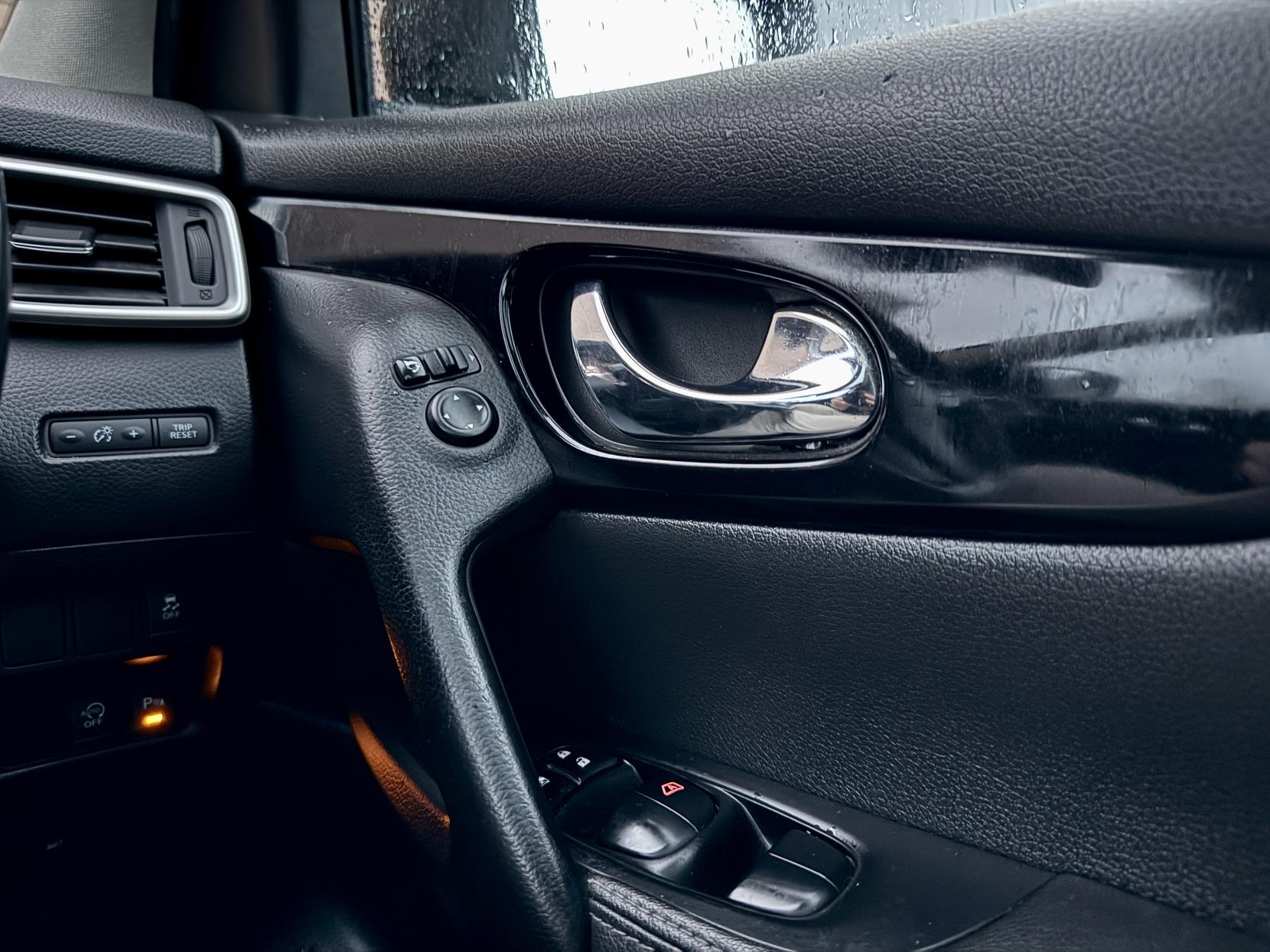 Nissan Qashqai 1.2 DIG-T Tekna SUV 5dr Petrol Manual 2WD Euro 5 (s/s) (115 ps)