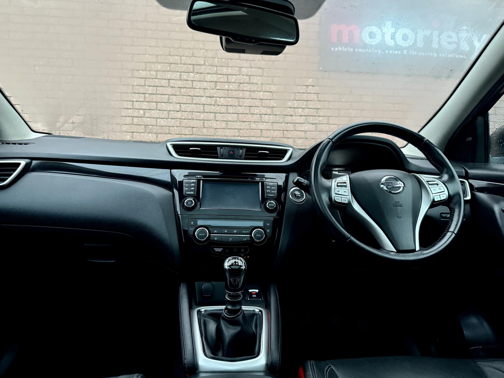 Nissan Qashqai 1.2 DIG-T Tekna SUV 5dr Petrol Manual 2WD Euro 5 (s/s) (115 ps)