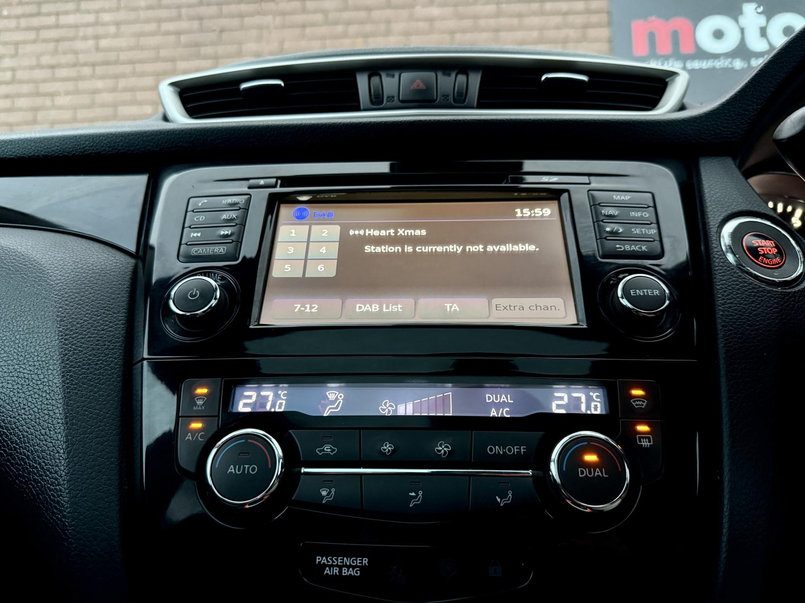 Nissan Qashqai 1.2 DIG-T Tekna SUV 5dr Petrol Manual 2WD Euro 5 (s/s) (115 ps)