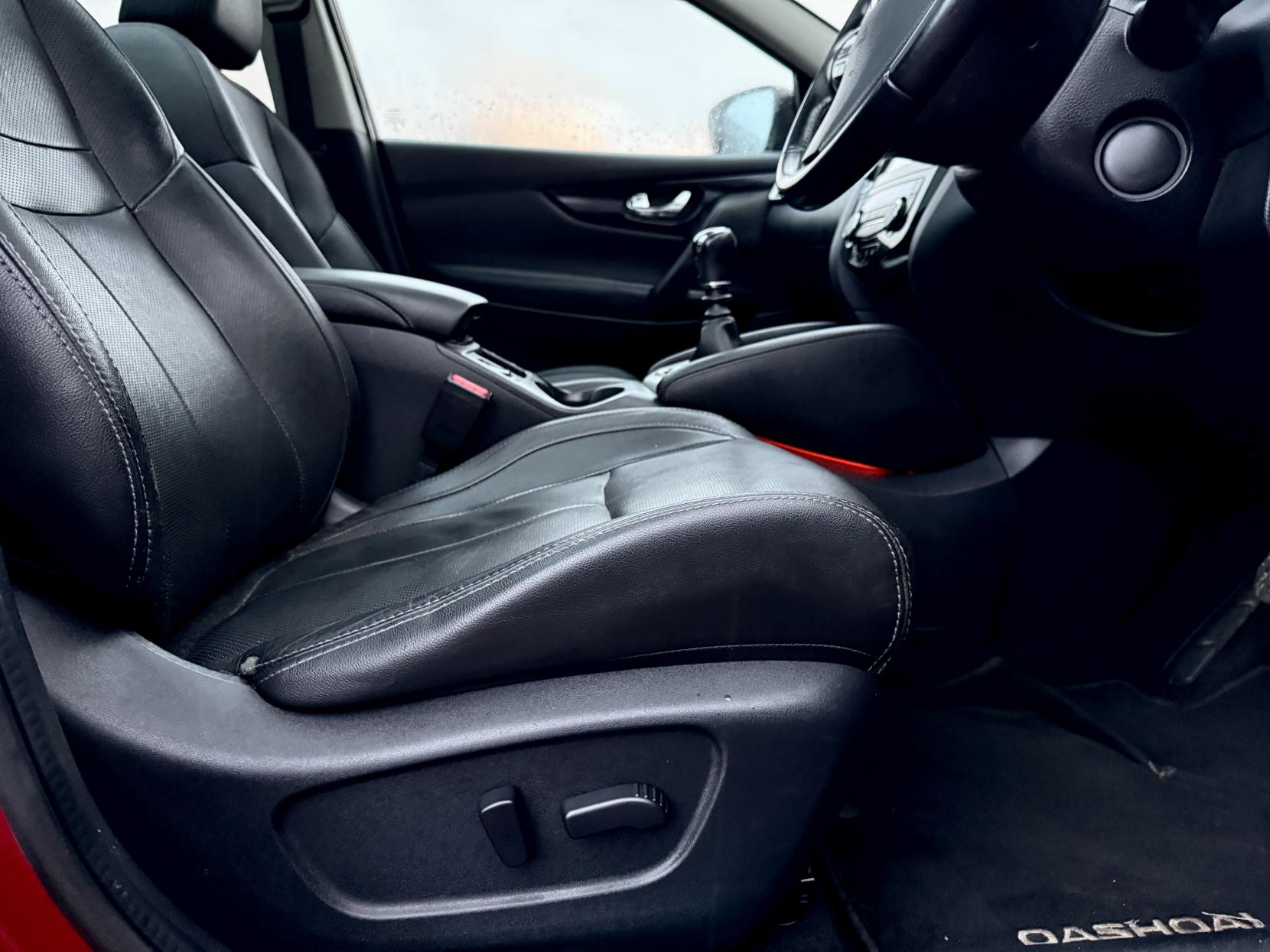 Nissan Qashqai 1.2 DIG-T Tekna SUV 5dr Petrol Manual 2WD Euro 5 (s/s) (115 ps)