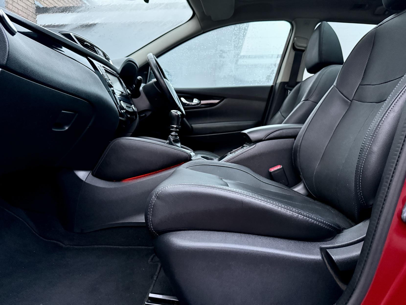 Nissan Qashqai 1.2 DIG-T Tekna SUV 5dr Petrol Manual 2WD Euro 5 (s/s) (115 ps)