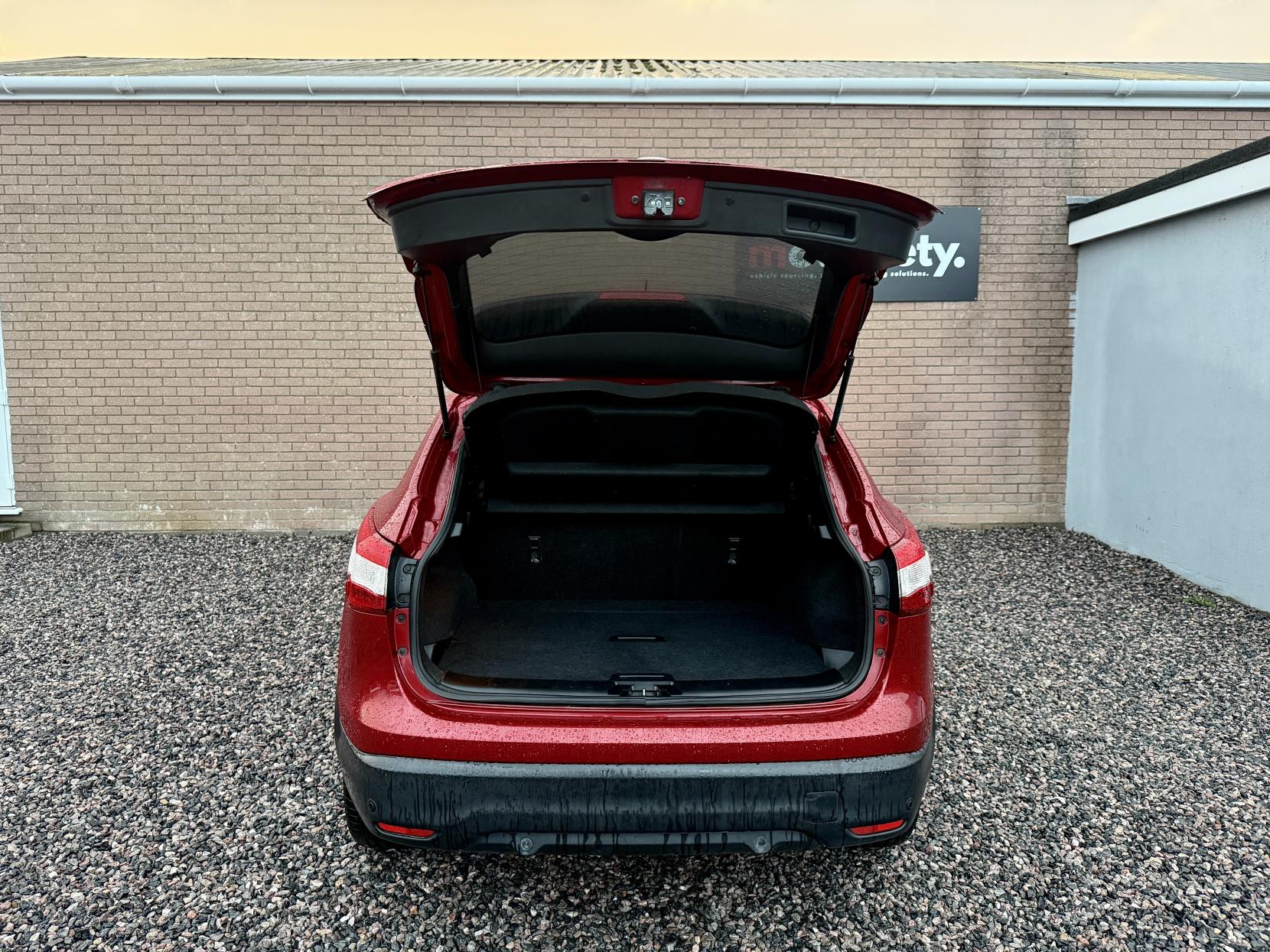 Nissan Qashqai 1.2 DIG-T Tekna SUV 5dr Petrol Manual 2WD Euro 5 (s/s) (115 ps)