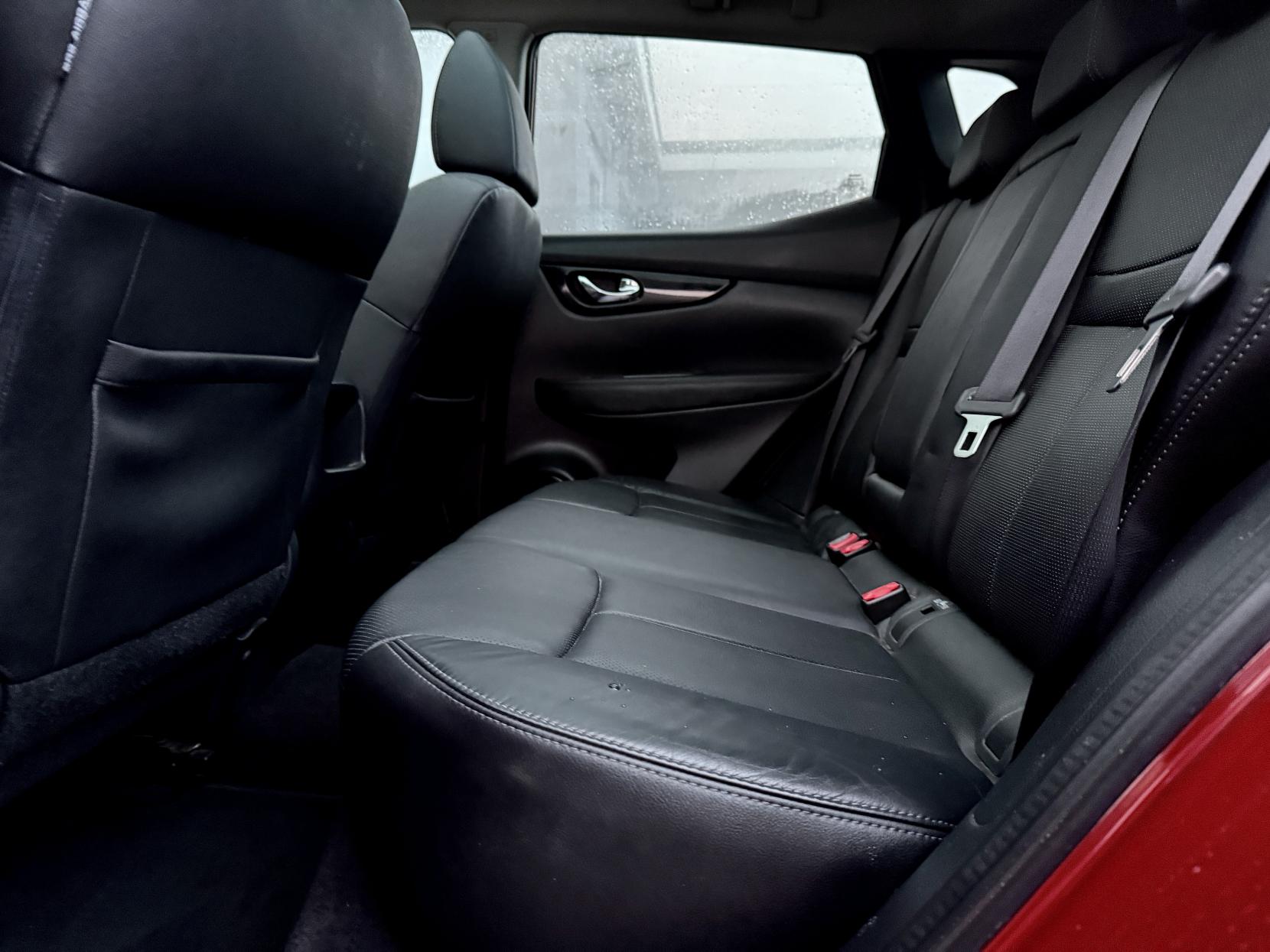 Nissan Qashqai 1.2 DIG-T Tekna SUV 5dr Petrol Manual 2WD Euro 5 (s/s) (115 ps)