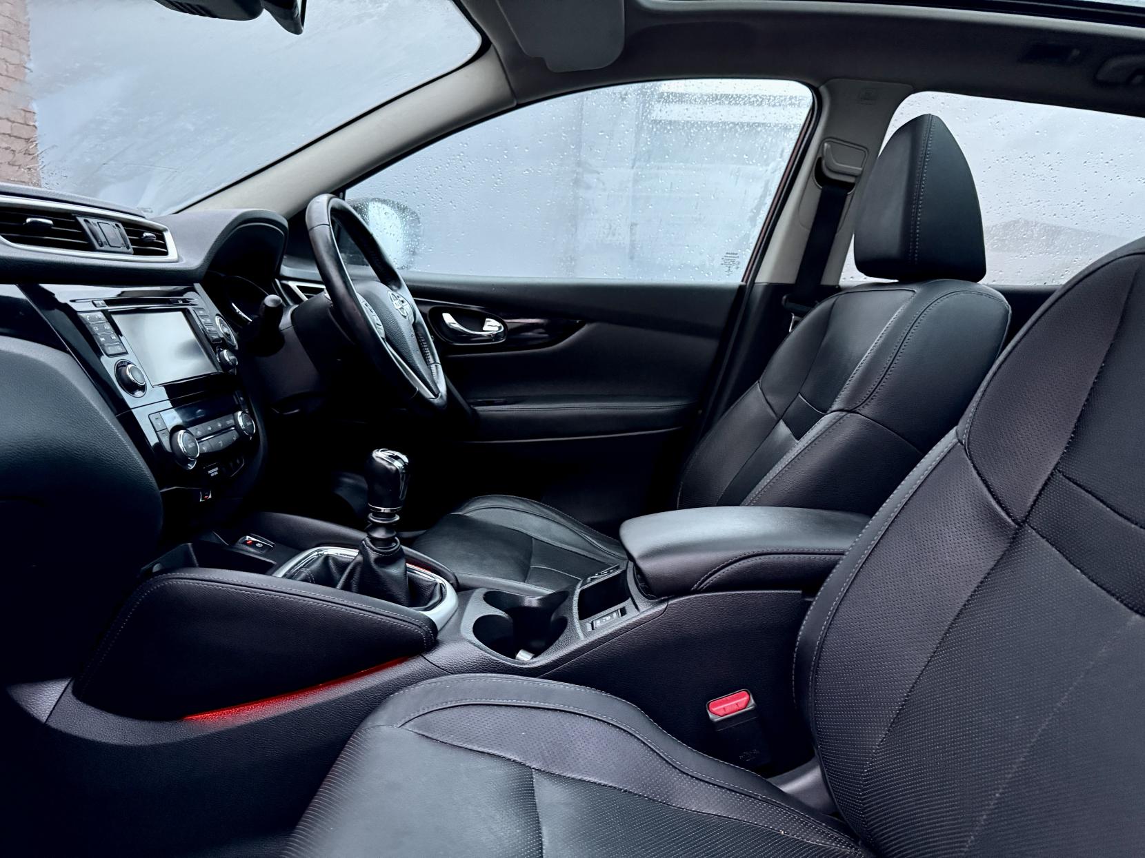 Nissan Qashqai 1.2 DIG-T Tekna SUV 5dr Petrol Manual 2WD Euro 5 (s/s) (115 ps)