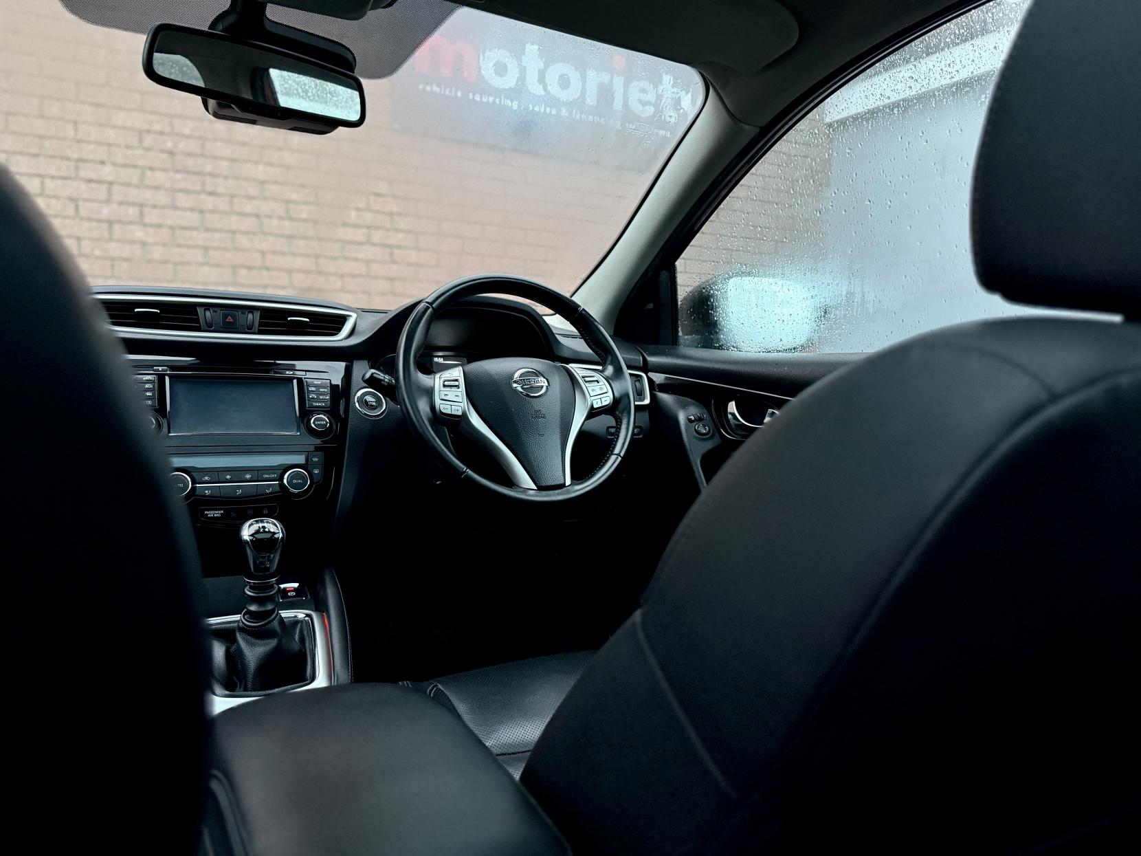 Nissan Qashqai 1.2 DIG-T Tekna SUV 5dr Petrol Manual 2WD Euro 5 (s/s) (115 ps)