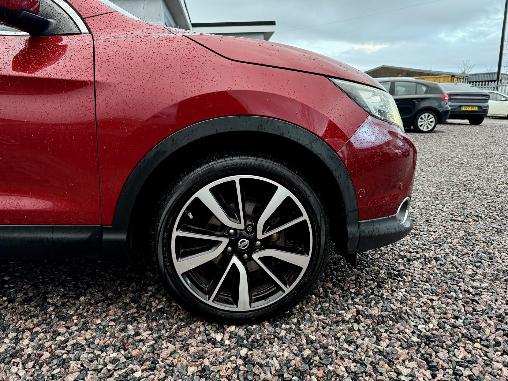 Nissan Qashqai 1.2 DIG-T Tekna SUV 5dr Petrol Manual 2WD Euro 5 (s/s) (115 ps)