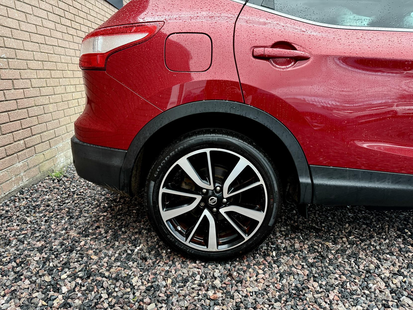 Nissan Qashqai 1.2 DIG-T Tekna SUV 5dr Petrol Manual 2WD Euro 5 (s/s) (115 ps)