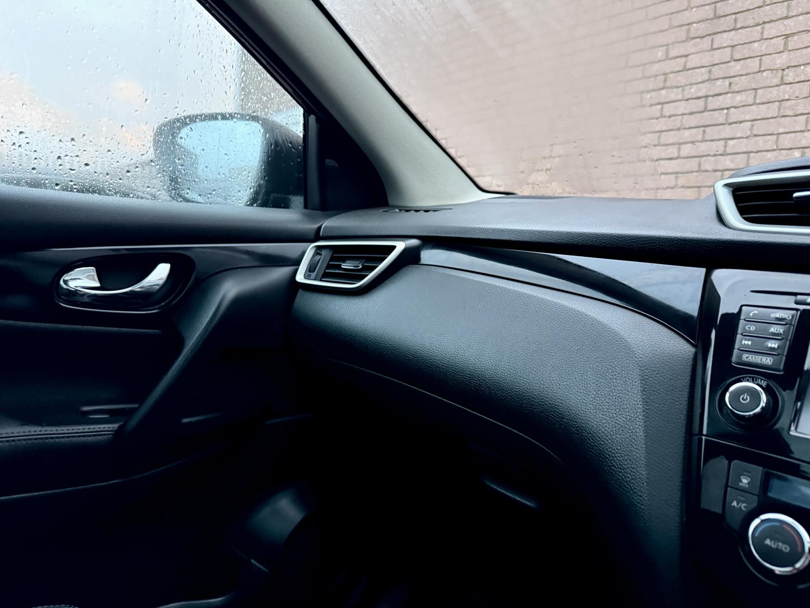 Nissan Qashqai 1.2 DIG-T Tekna SUV 5dr Petrol Manual 2WD Euro 5 (s/s) (115 ps)