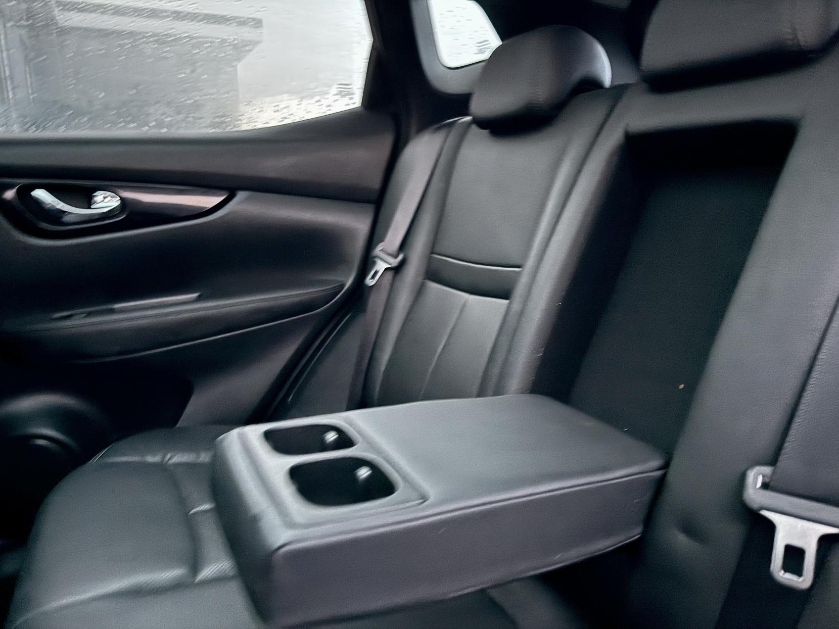 Nissan Qashqai 1.2 DIG-T Tekna SUV 5dr Petrol Manual 2WD Euro 5 (s/s) (115 ps)