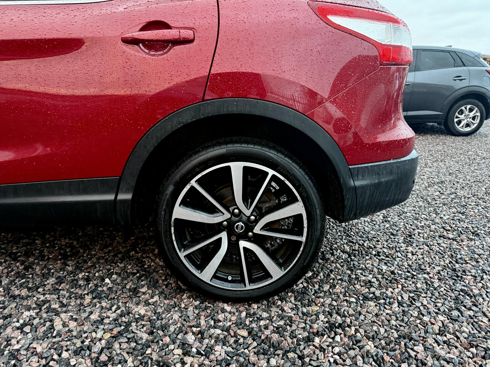 Nissan Qashqai 1.2 DIG-T Tekna SUV 5dr Petrol Manual 2WD Euro 5 (s/s) (115 ps)