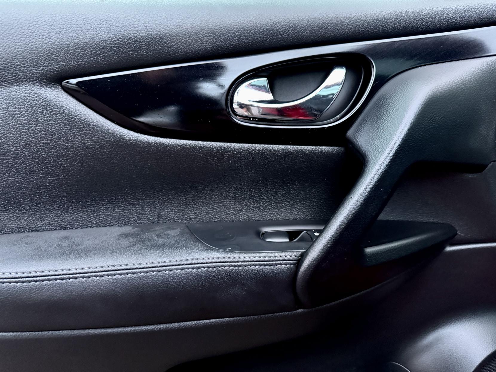 Nissan Qashqai 1.2 DIG-T Tekna SUV 5dr Petrol Manual 2WD Euro 5 (s/s) (115 ps)