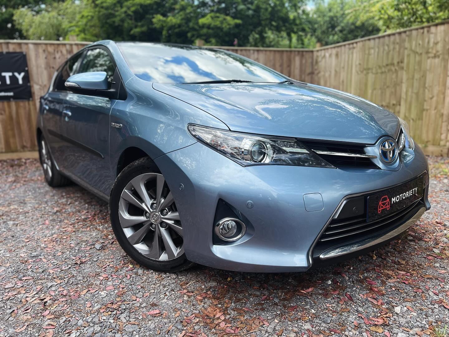 Toyota Auris 1.8 VVT-h Excel Hatchback 5dr Petrol Hybrid CVT Euro 5 (s/s) (136 ps)