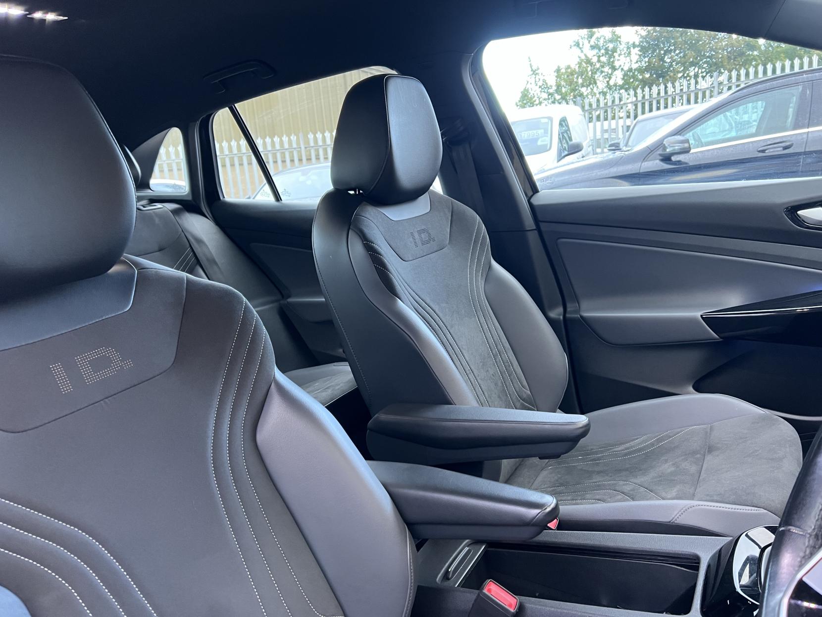 Volkswagen ID.4 Pro Performance 77kWh Life SUV 5dr Electric Auto (204 ps)