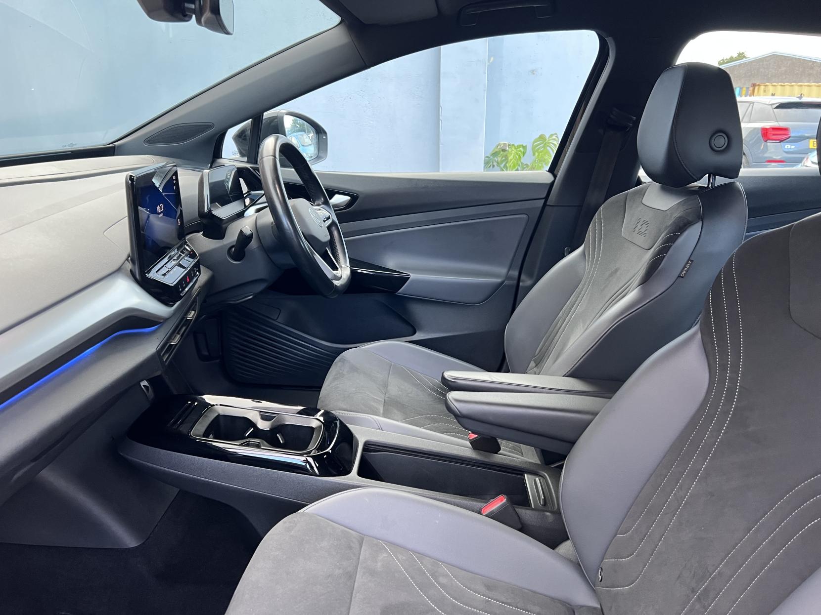 Volkswagen ID.4 Pro Performance 77kWh Life SUV 5dr Electric Auto (204 ps)