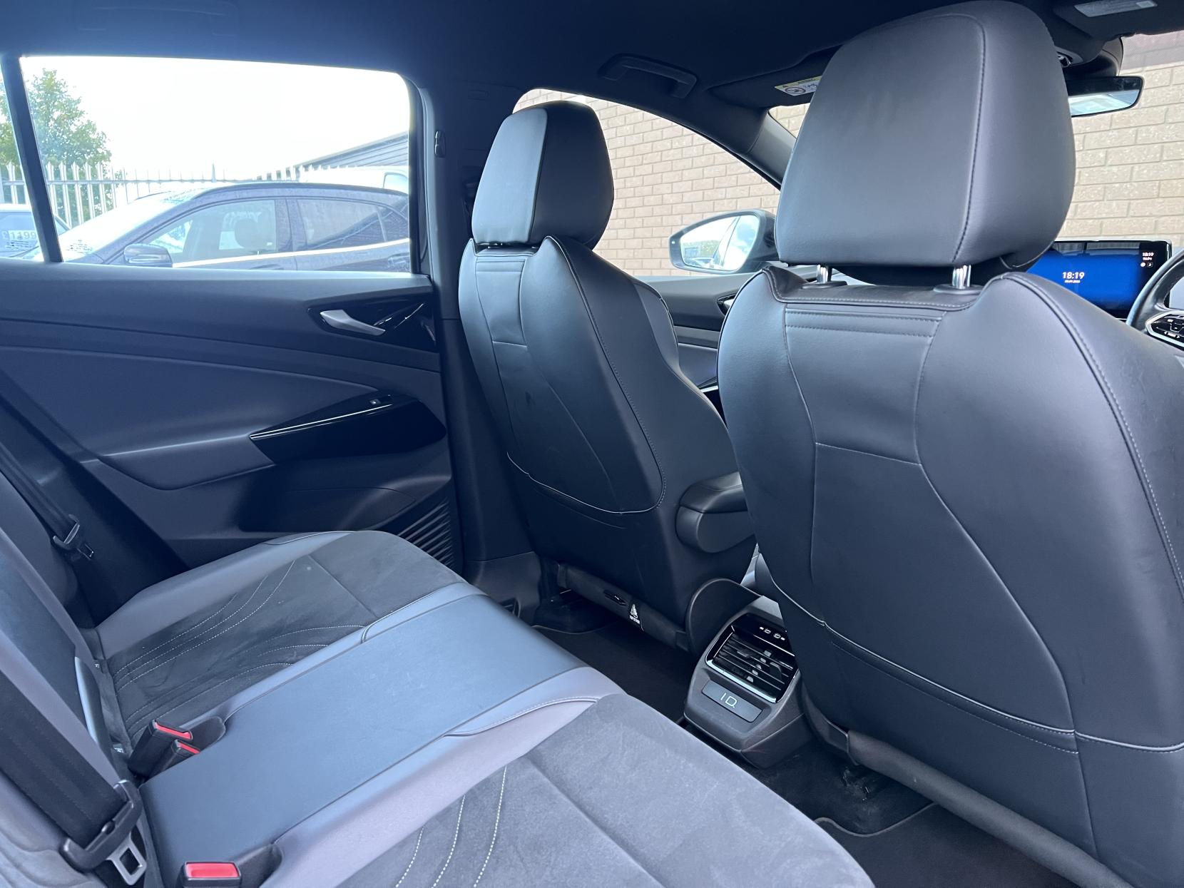Volkswagen ID.4 Pro Performance 77kWh Life SUV 5dr Electric Auto (204 ps)