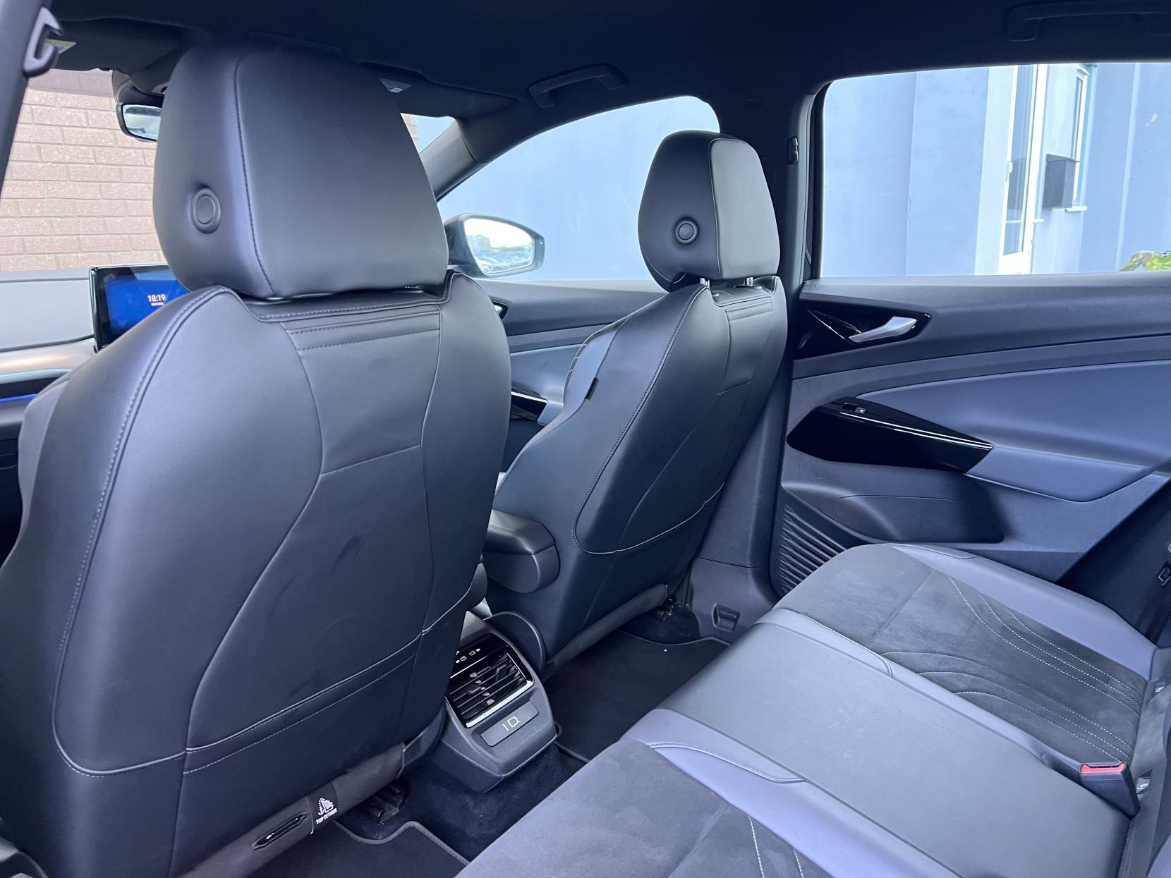 Volkswagen ID.4 Pro Performance 77kWh Life SUV 5dr Electric Auto (204 ps)