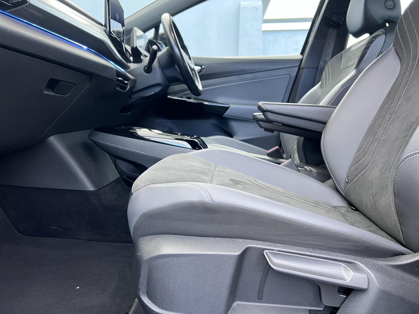 Volkswagen ID.4 Pro Performance 77kWh Life SUV 5dr Electric Auto (204 ps)