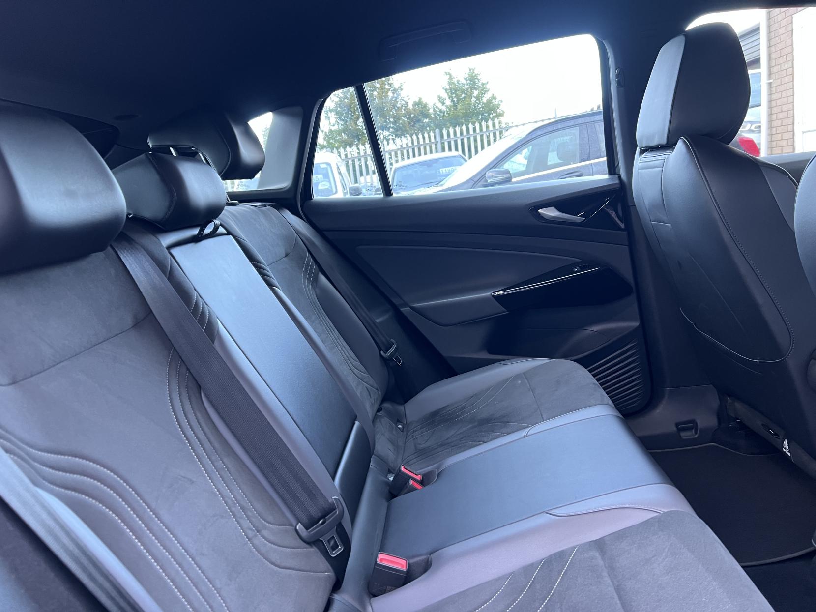 Volkswagen ID.4 Pro Performance 77kWh Life SUV 5dr Electric Auto (204 ps)