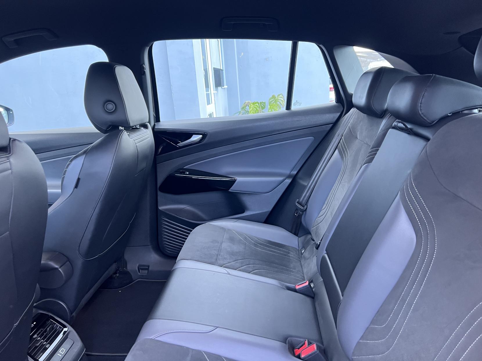 Volkswagen ID.4 Pro Performance 77kWh Life SUV 5dr Electric Auto (204 ps)