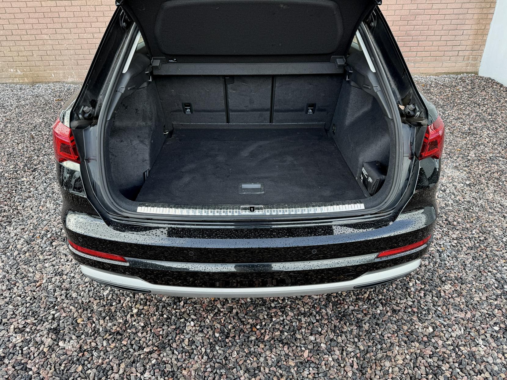 Audi Q3 2.0 TDI 35 Sport SUV 5dr Diesel S Tronic Euro 6 (s/s) (150 ps)