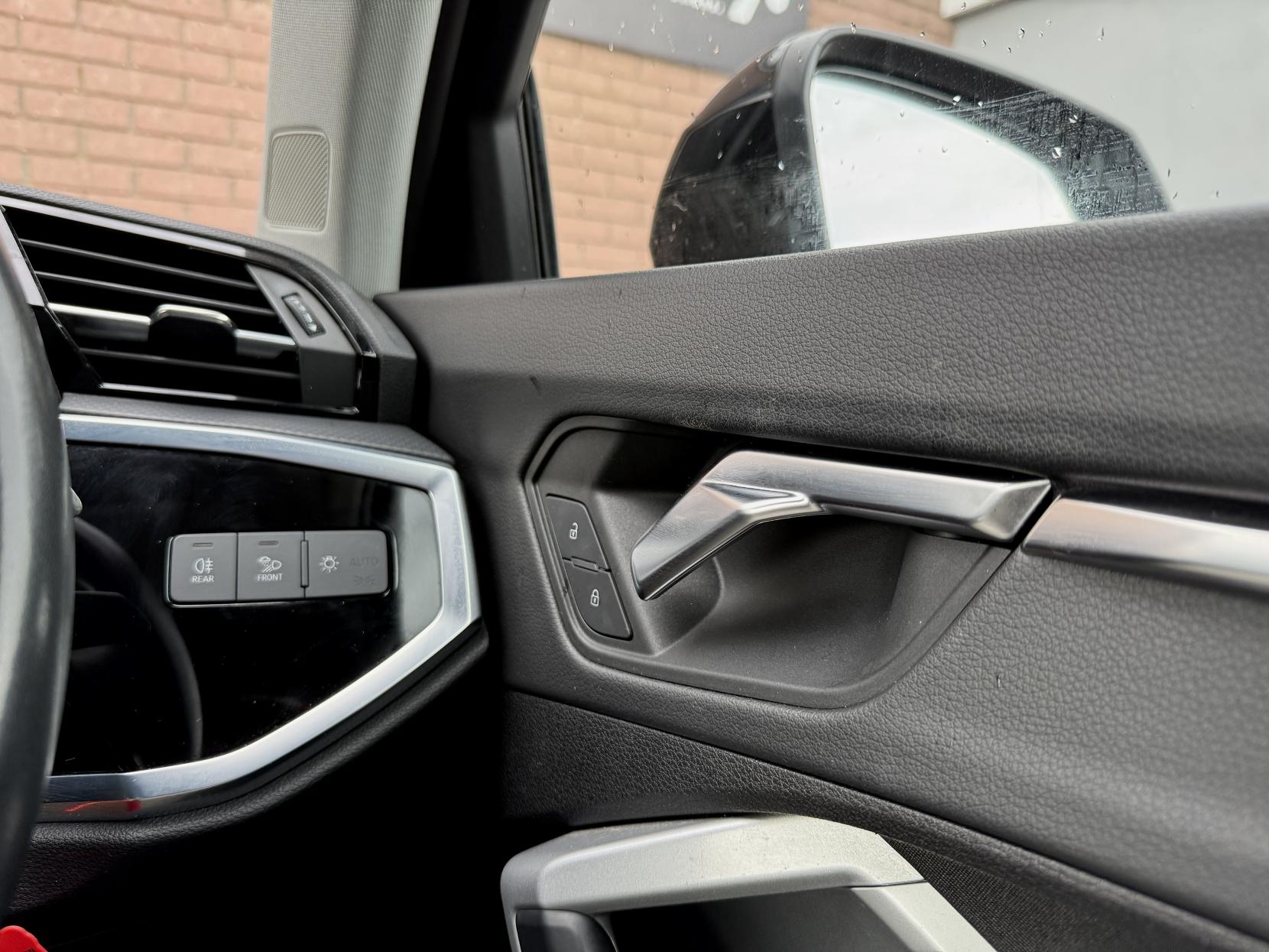 Audi Q3 2.0 TDI 35 Sport SUV 5dr Diesel S Tronic Euro 6 (s/s) (150 ps)