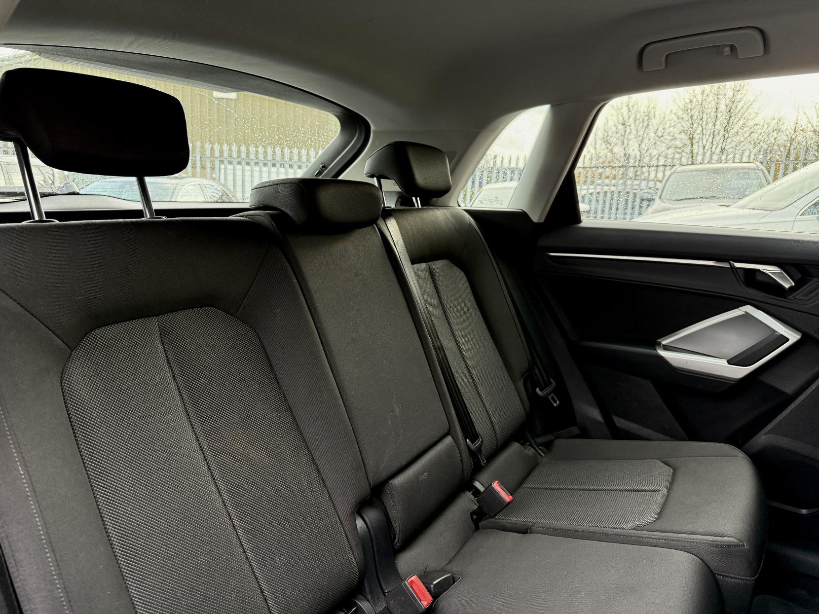 Audi Q3 2.0 TDI 35 Sport SUV 5dr Diesel S Tronic Euro 6 (s/s) (150 ps)