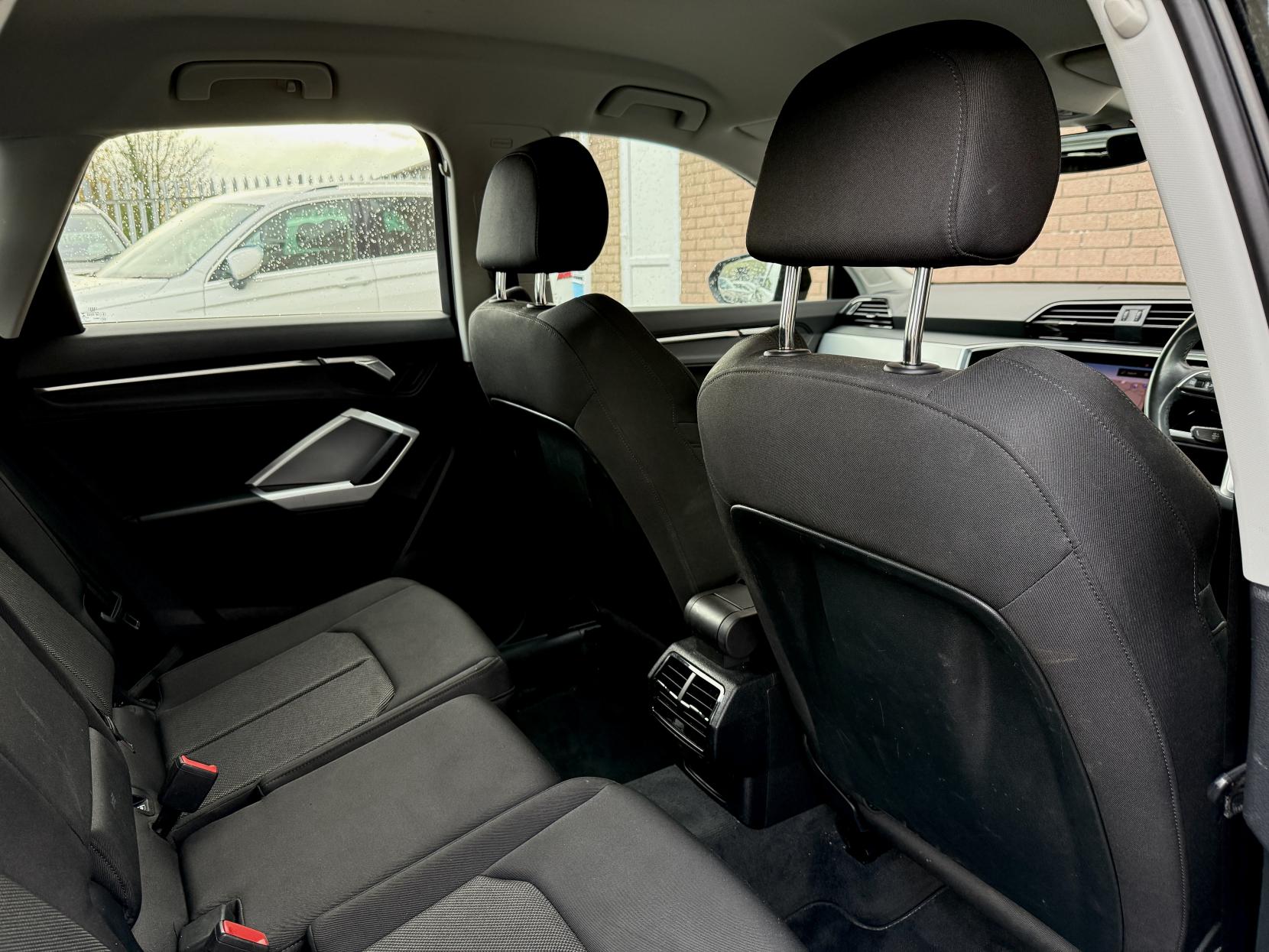 Audi Q3 2.0 TDI 35 Sport SUV 5dr Diesel S Tronic Euro 6 (s/s) (150 ps)