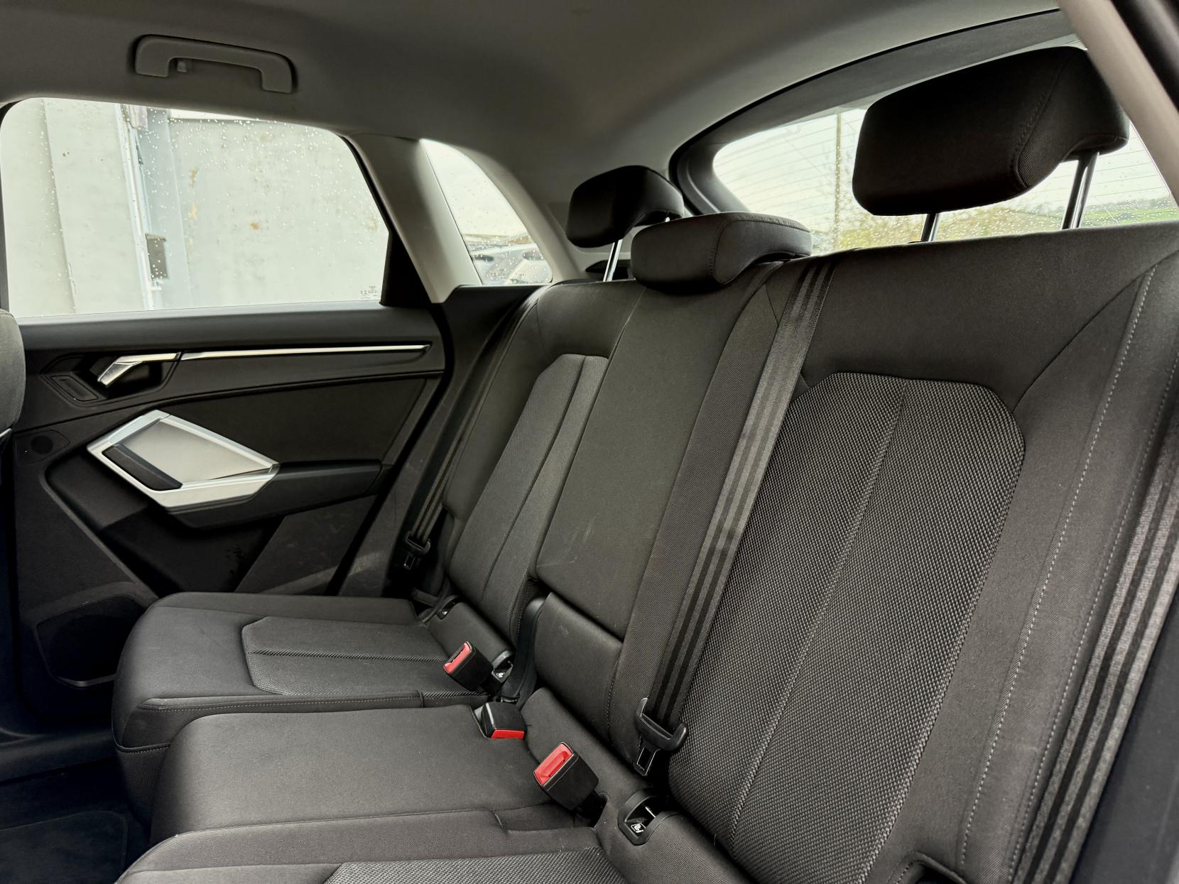 Audi Q3 2.0 TDI 35 Sport SUV 5dr Diesel S Tronic Euro 6 (s/s) (150 ps)