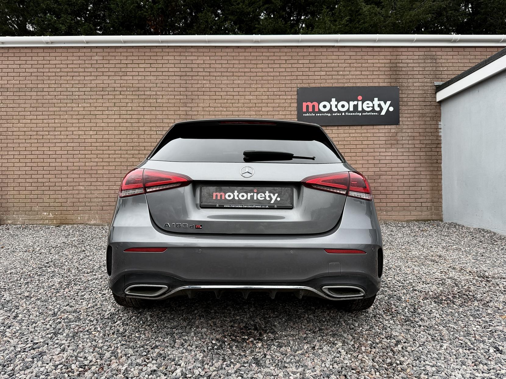 Mercedes-Benz A Class 1.5 A180d AMG Line (Premium Plus) Hatchback 5dr Diesel 7G-DCT Euro 6 (s/s) (116 ps)