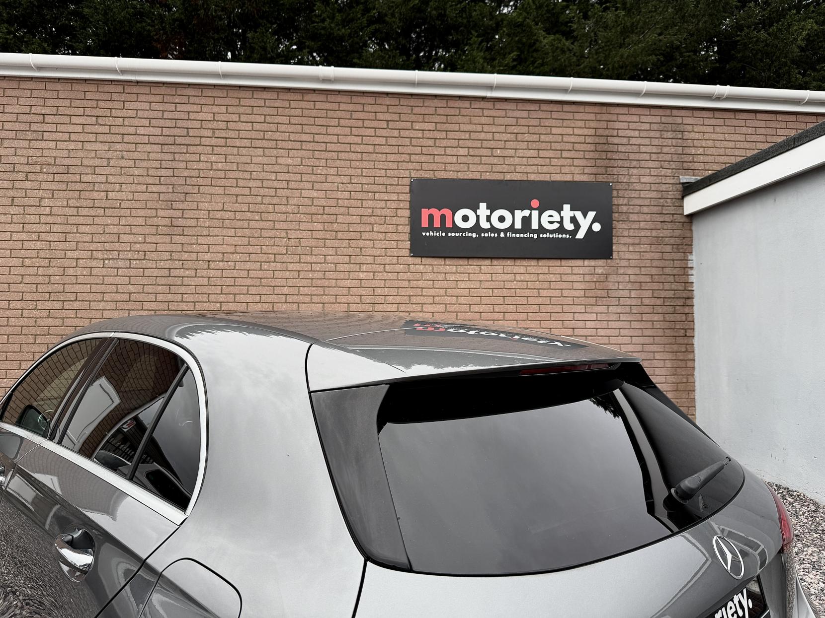 Mercedes-Benz A Class 1.5 A180d AMG Line (Premium Plus) Hatchback 5dr Diesel 7G-DCT Euro 6 (s/s) (116 ps)